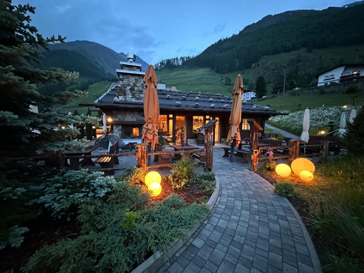 Hotel & Chalets Edelweiss Madonna  Eksteriør billede