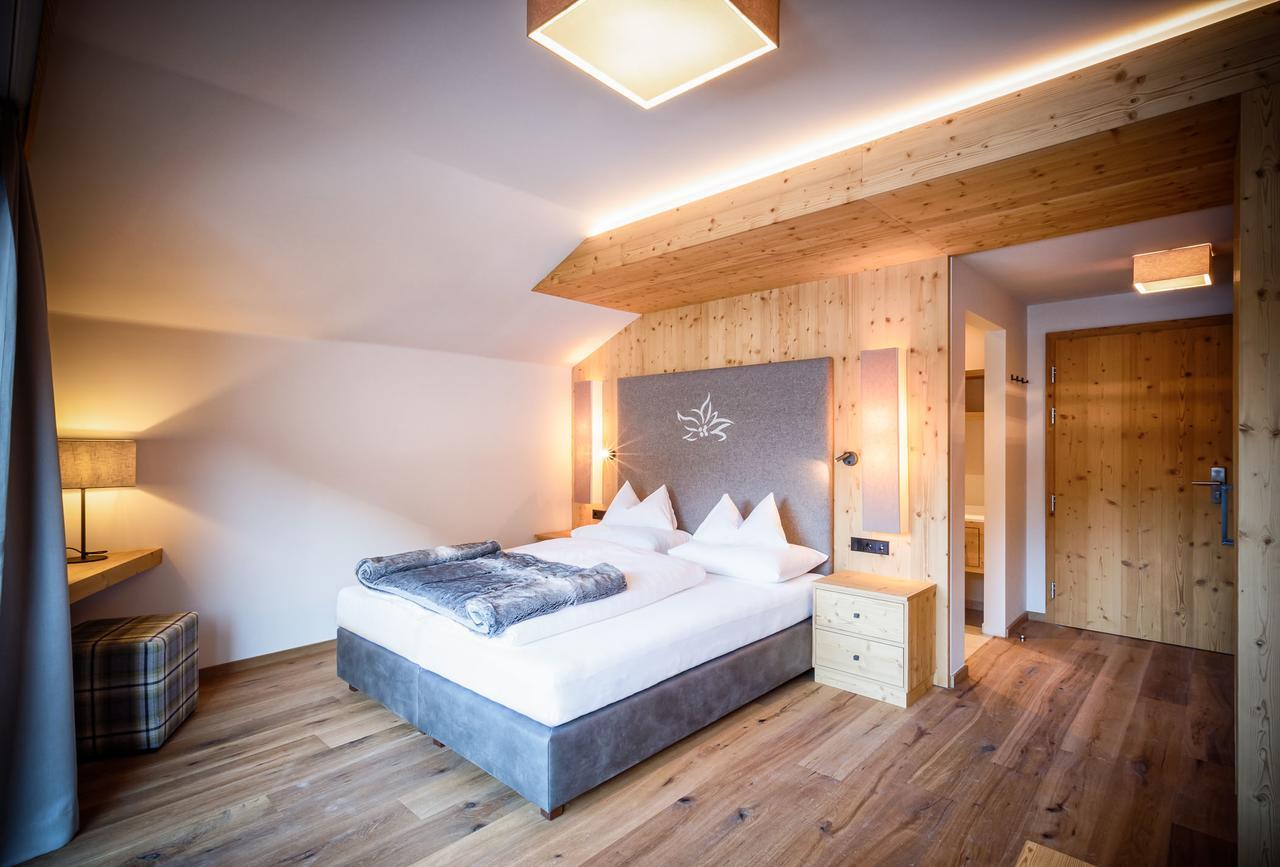 Hotel & Chalets Edelweiss Madonna  Eksteriør billede