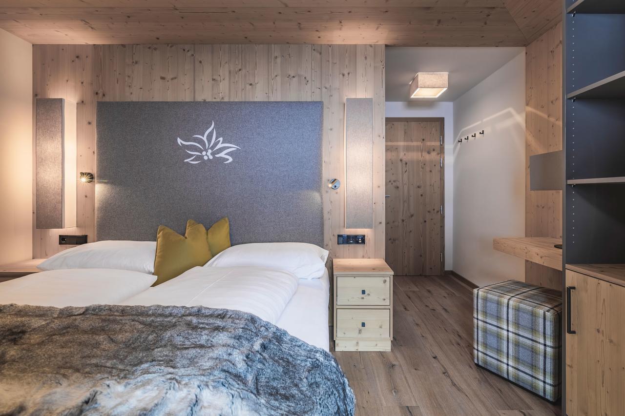 Hotel & Chalets Edelweiss Madonna  Eksteriør billede